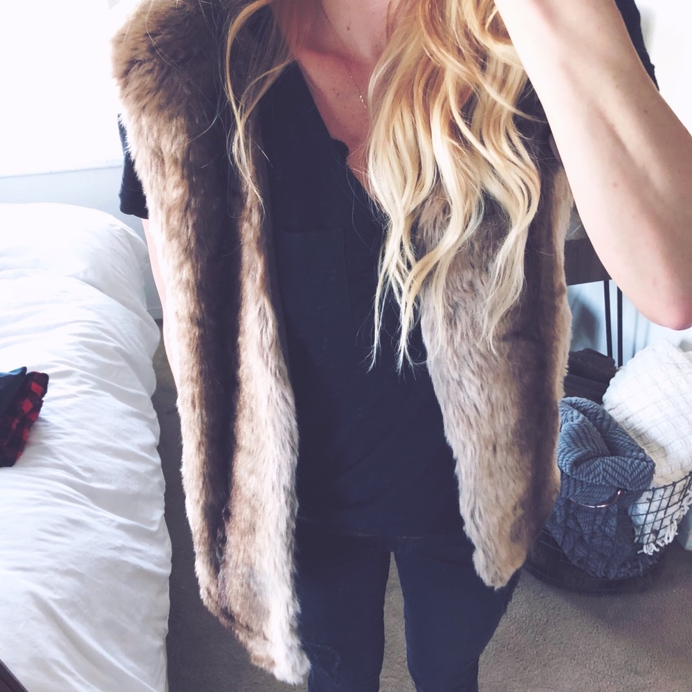 B.B. Dakota sleeveless Knit Top